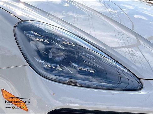 Used 2020 Porsche Cayenne Turbo image 27