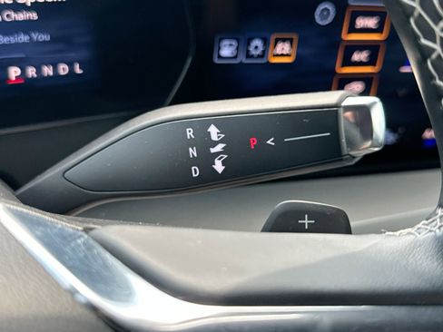 Used 2025 Chevrolet Traverse LT image 20