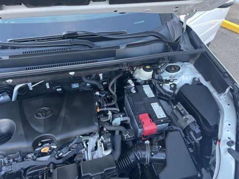 Used 2021 Toyota RAV4 XLE image 39