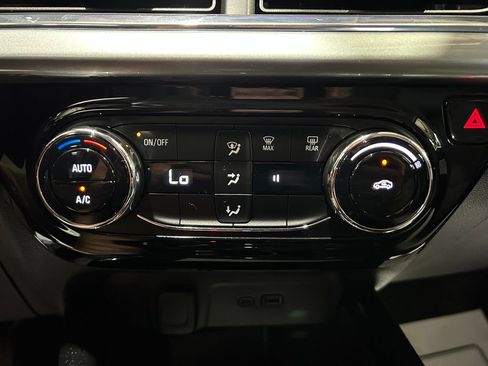 Used 2025 Chevrolet Trax LT FWD image 27