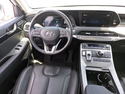 Used 2022 Hyundai Palisade Limited FWD image 19