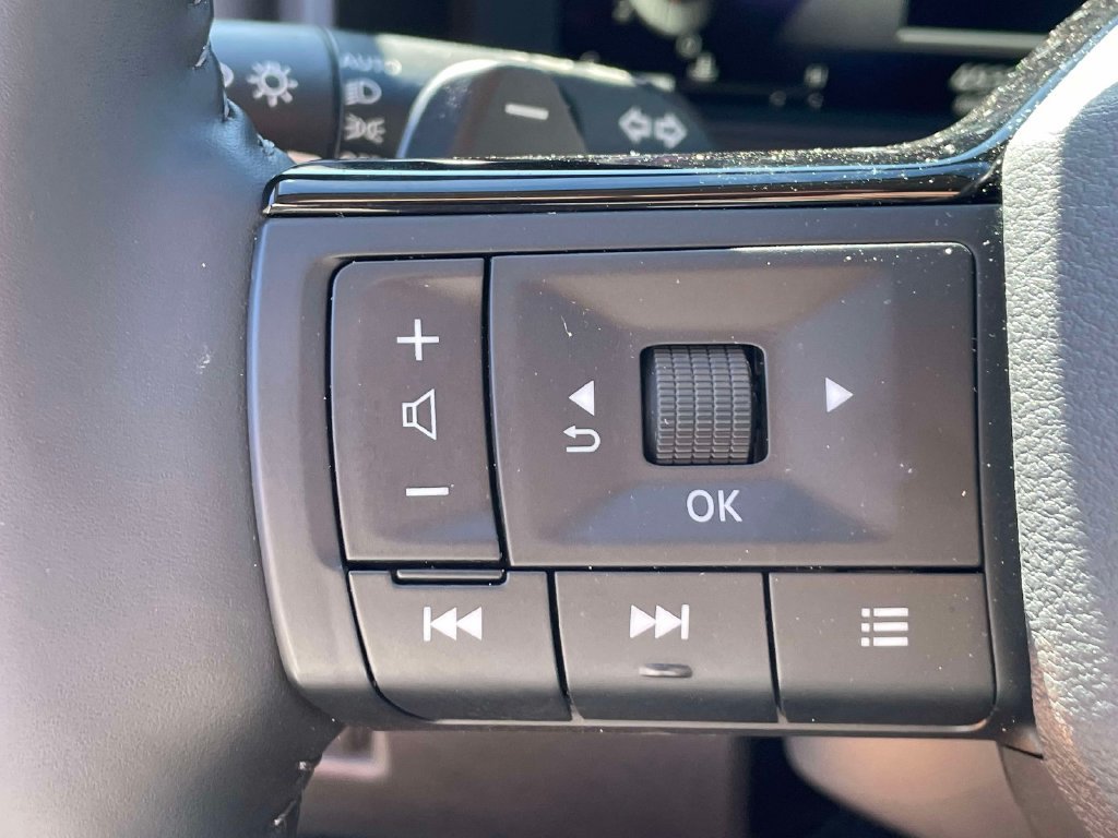 Used 2026 Nissan Rogue Platinum w/ Platinum Premium Package AWD/4WD image 28