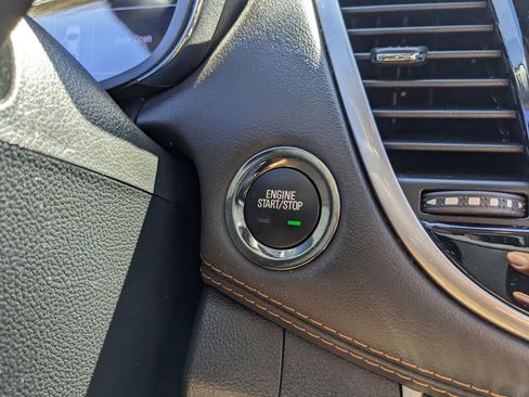 Used 2019 Chevrolet Trax LT w/ LT Convenience Package image 25