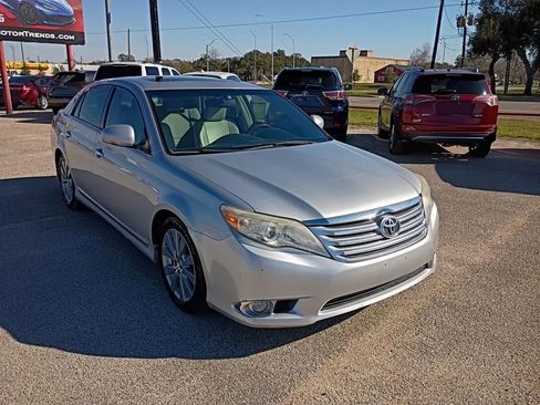 Used 2011 Toyota Avalon Limited image 7