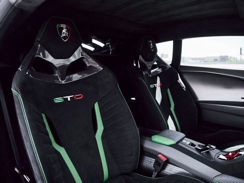 Used 2022 Lamborghini Huracan STO image 52