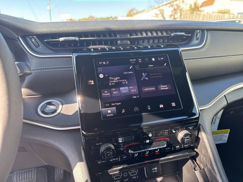 New 2025 Jeep Grand Cherokee Altitude image 34