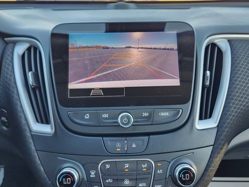 Used 2023 Chevrolet Malibu LT image 19