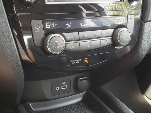 Used 2018 Nissan Rogue SV AWD/4WD image 23