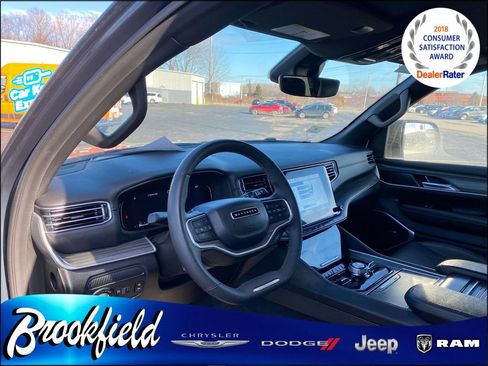 Used 2024 Jeep Wagoneer Series III image 32