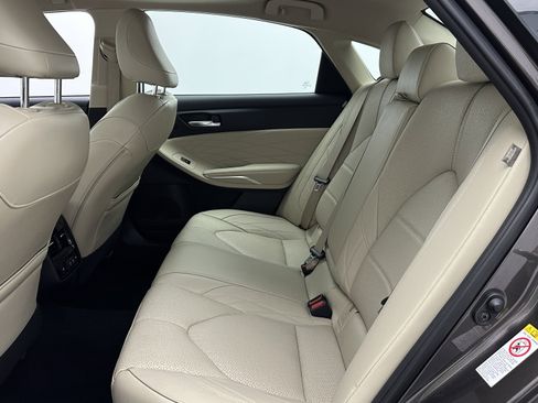 Used 2019 Toyota Avalon XLE image 22