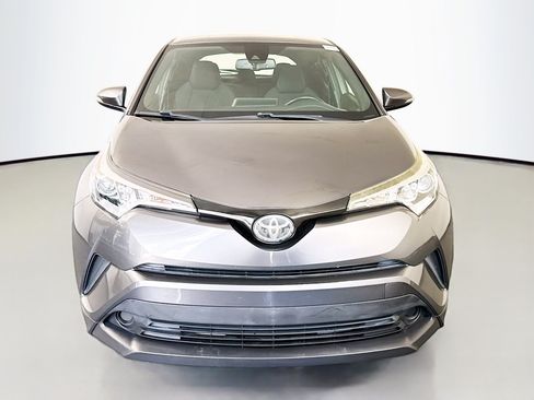 Used 2018 Toyota C-HR XLE FWD image 2