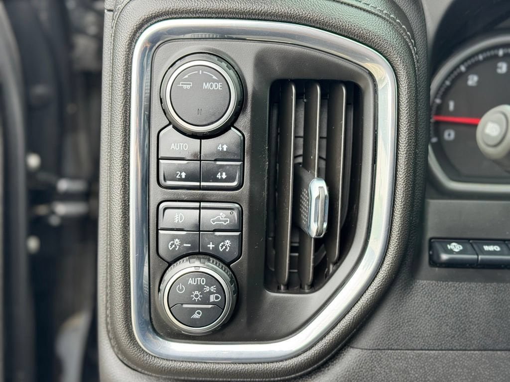 Used 2022 Chevrolet Silverado 1500 High Country w/ Technology Package AWD/4WD image 20