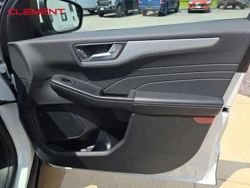 New 2025 Ford Escape SE w/ PHEV Premium Package image 32