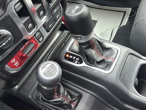 Used 2022 Jeep Wrangler Rubicon w/ Cold Weather Group AWD/4WD image 30
