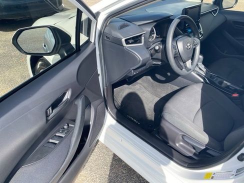 Used 2022 Toyota Corolla LE image 9