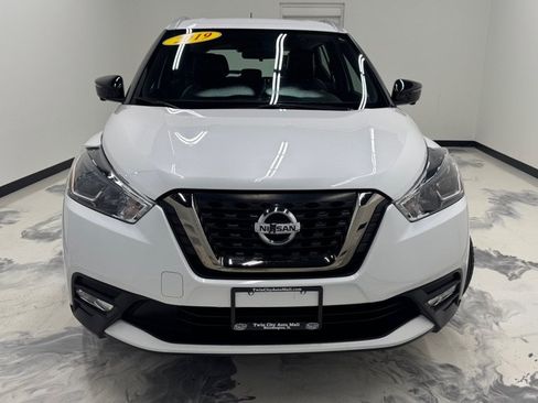 Used 2019 Nissan Kicks SR w/ SR Premium Package FWD image 3