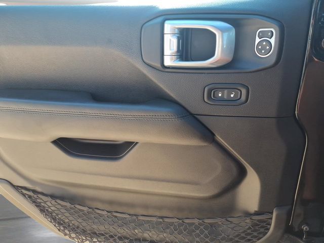 Used 2022 Jeep Wrangler Unlimited Sahara AWD/4WD image 16