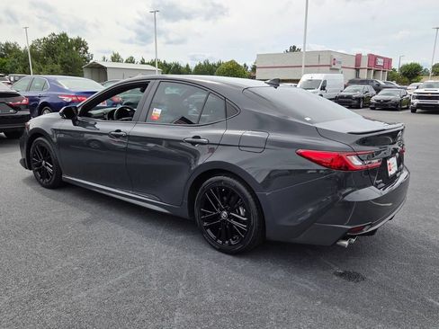 Used 2025 Toyota Camry SE FWD image 9