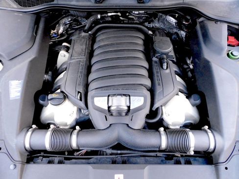 Used 2013 Porsche Cayenne GTS image 23