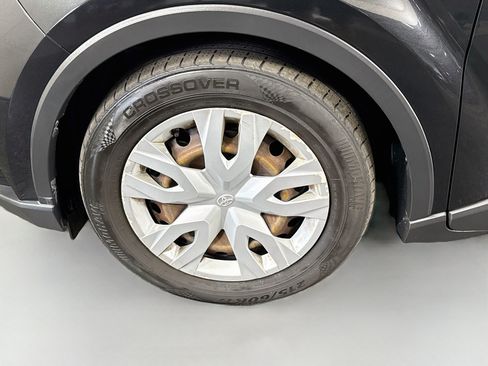 Used 2021 Toyota C-HR LE FWD image 37