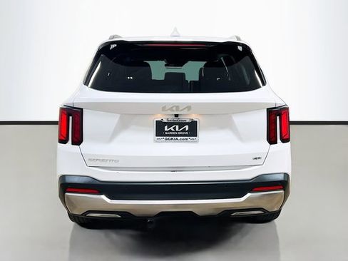 Used 2024 Kia Sorento S image 6