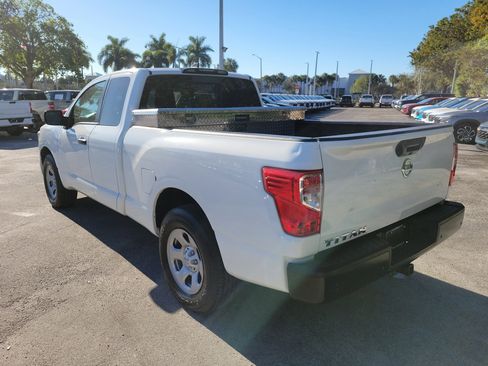 Used 2022 Nissan Titan S image 5