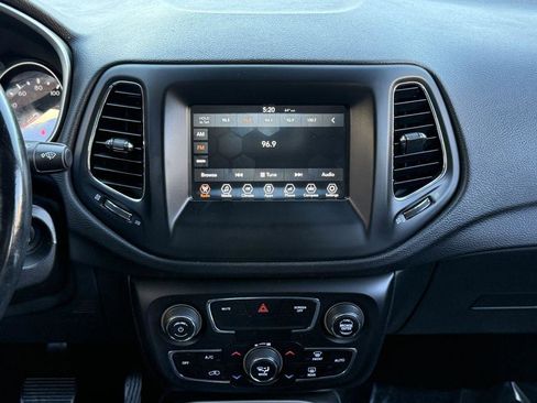 Used 2018 Jeep Compass Latitude w/ Popular Equipment Group AWD/4WD image 28