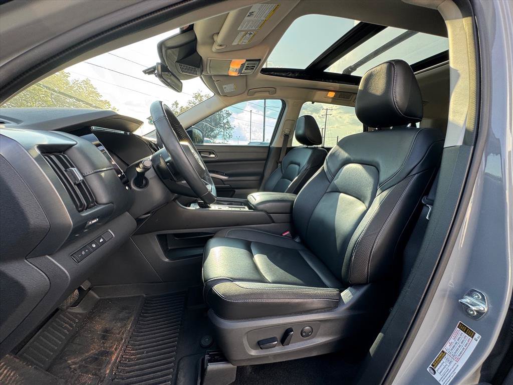Certified 2024 Nissan Pathfinder SL w/ SL Premium Package FWD image 18