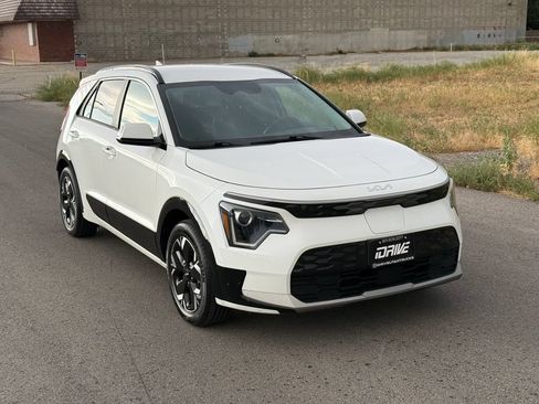 Used 2023 Kia Niro Wind FWD image 2