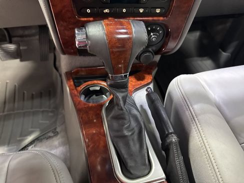 Used 2008 GMC Envoy Denali w/ Sun And 6-Disc Cd Package RWD image 17