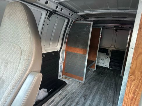 Used 2014 GMC Savana 2500 image 17