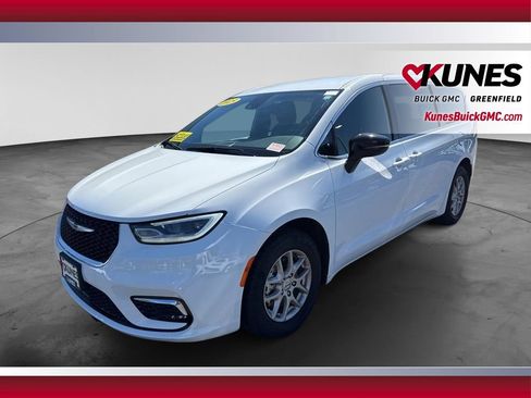 Used 2025 Chrysler Pacifica Select FWD image 12