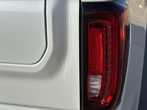 Used 2025 GMC Sierra 1500 Denali Ultimate image 9