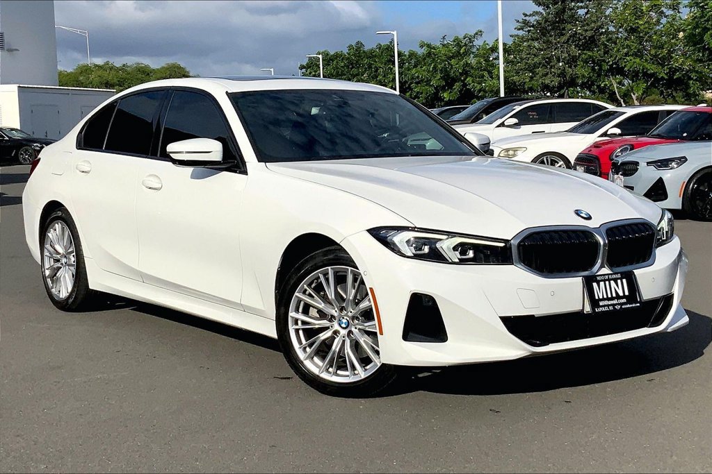 Used 2023 BMW 330i Sedan w/ Parking Assistance Package RWD image 29