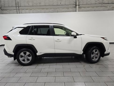 Used 2022 Toyota RAV4 XLE image 18
