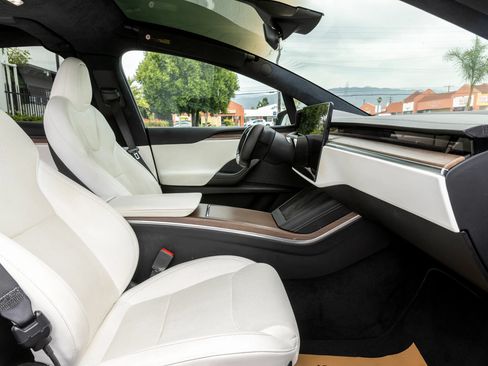 Used 2022 Tesla Model X AWD/4WD image 31