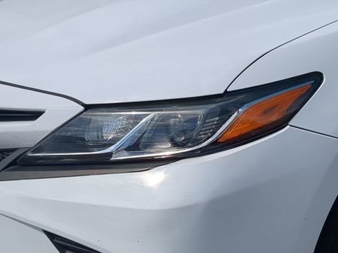 Used 2019 Toyota Camry SE FWD image 7