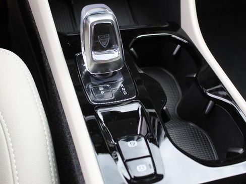 New 2026 Volvo XC40 B5 Ultra w/ Protection Package Premier image 30