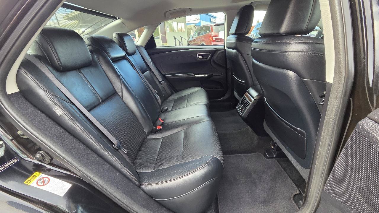 Used 2013 Toyota Avalon Limited FWD image 15