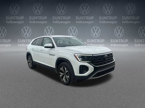 Used 2024 Volkswagen Atlas Cross Sport SE FWD image 16