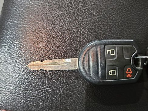 Used 2014 Ford Edge SEL image 33