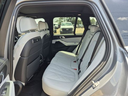 Used 2025 BMW X5 sDrive40i w/ Climate Comfort Package RWD image 9