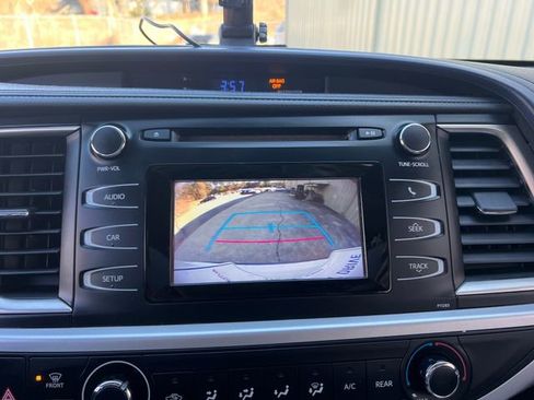 Used 2016 Toyota Highlander LE image 22