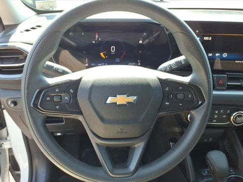 Used 2025 Chevrolet TrailBlazer LT AWD/4WD image 28