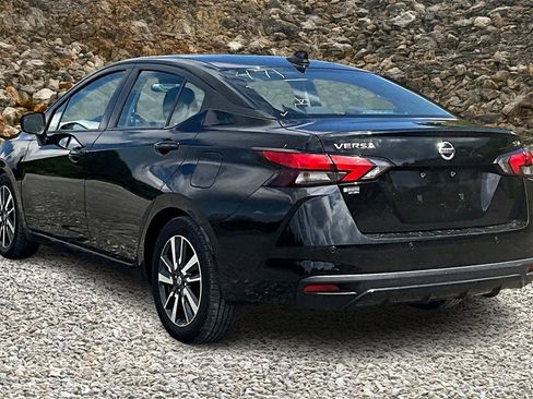 Used 2021 Nissan Versa SV image 12