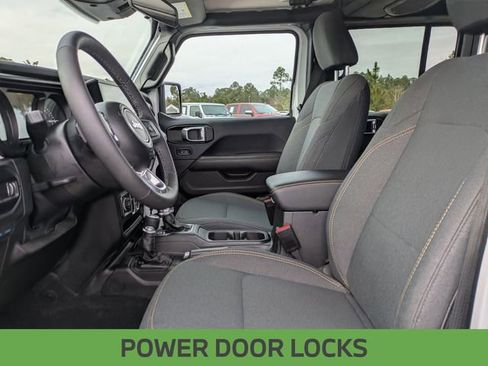 Used 2025 Jeep Wrangler Unlimited Sahara image 14