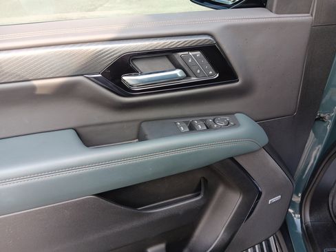 Used 2025 GMC Yukon AT4 w/ AT4 Premium Package image 11