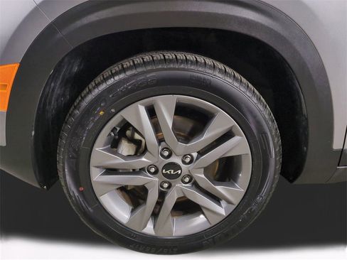 Used 2022 Kia Seltos LX image 11