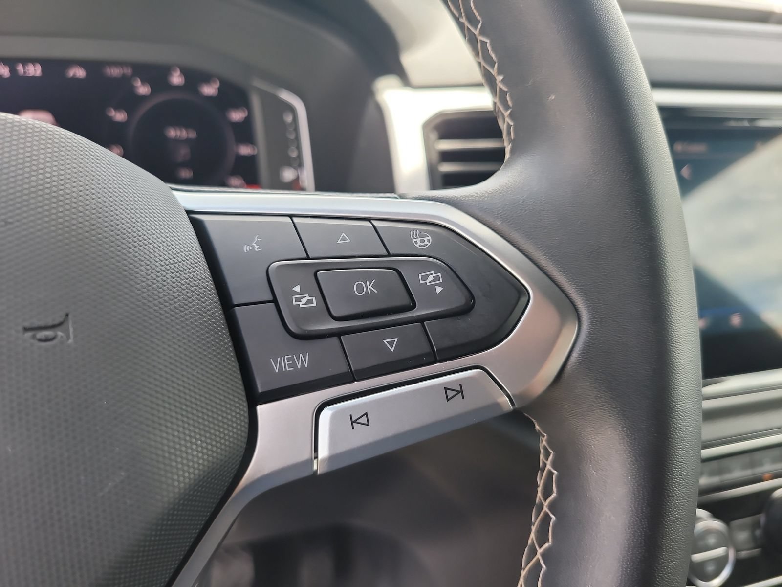 Used 2023 Volkswagen Atlas Cross Sport SEL AWD/4WD image 28