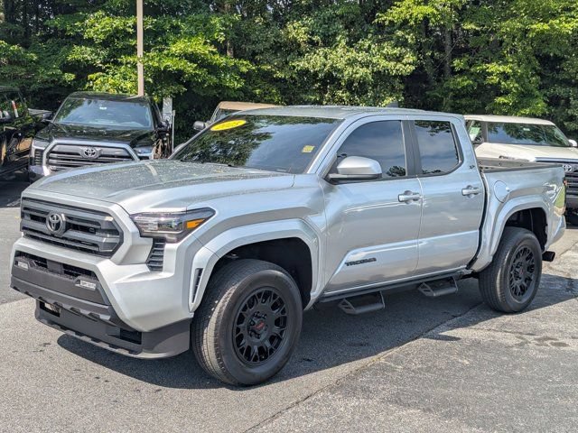 Used 2025 Toyota Tacoma SR5 AWD/4WD image 3